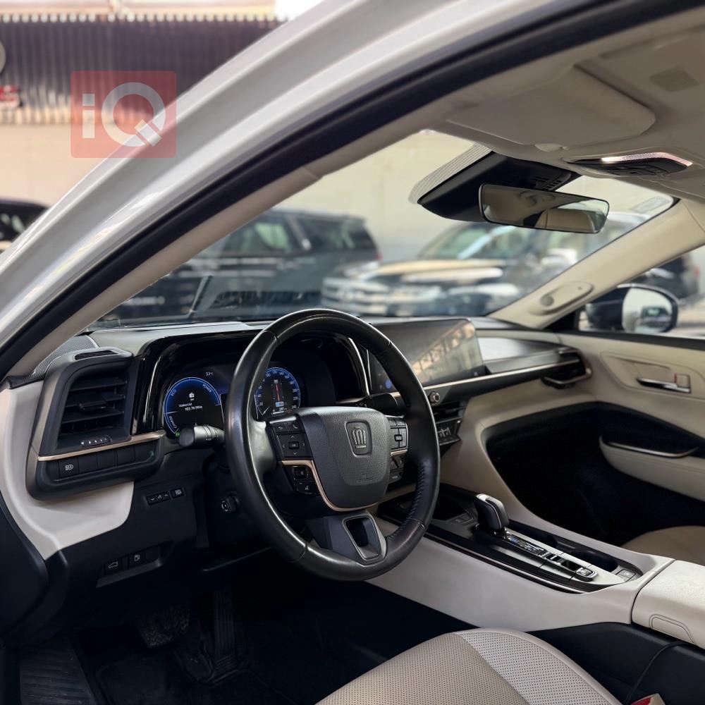 https://cdn.iqcars.io580914c6-5d86-4523-a536-48c682478773_9.jpg